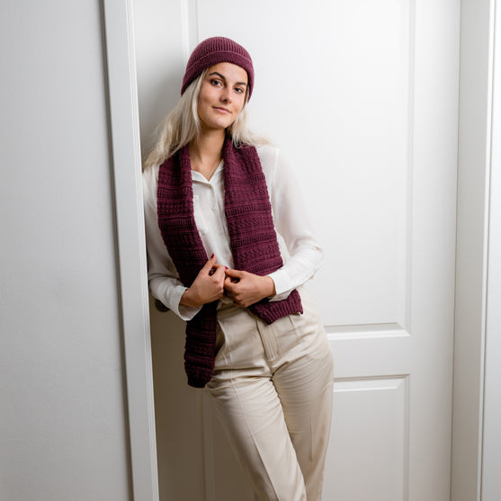 

Estense Hat and Scarf
2