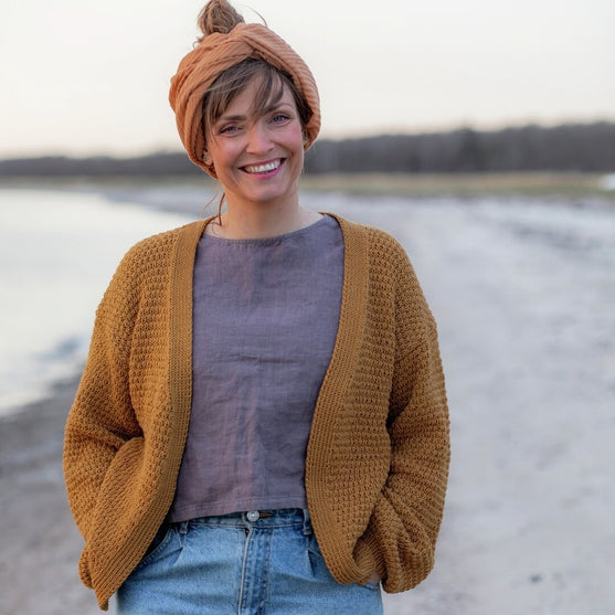 

437-16 Vilja Cardigan
1