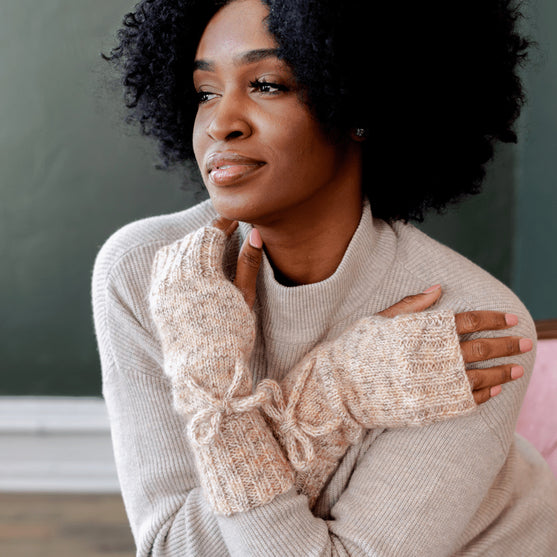 

Willow - Fingerless Mitts
8