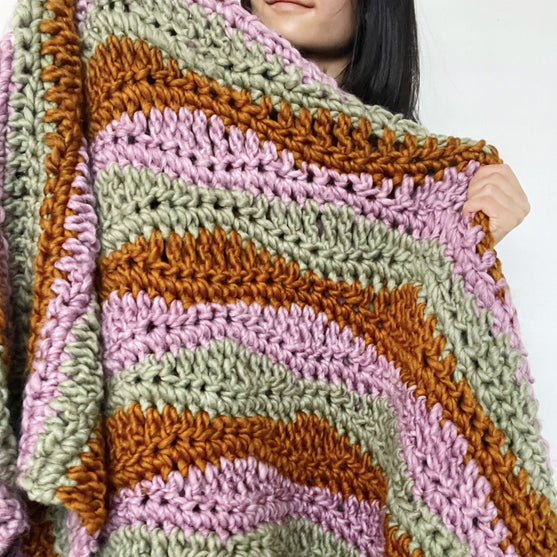 

Dreamy Waves - Blanket
5