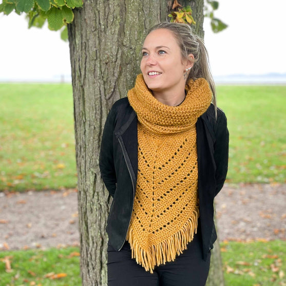 

Diva - Shawl with collar
1