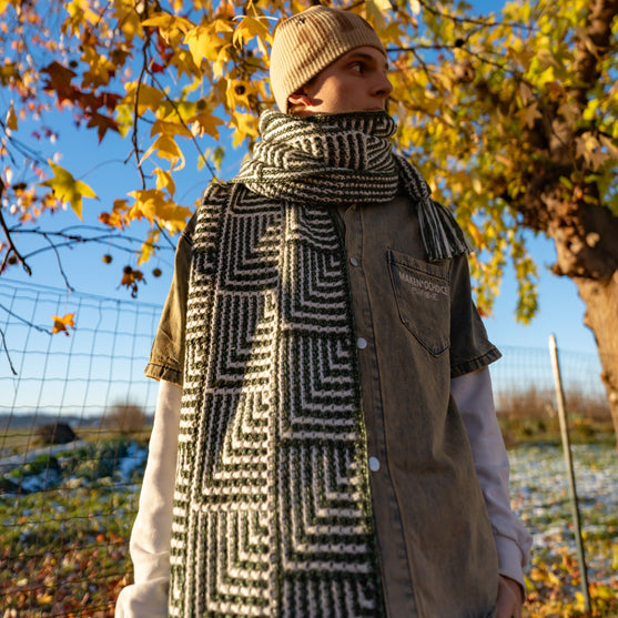 

Spellbound - Scarf
19