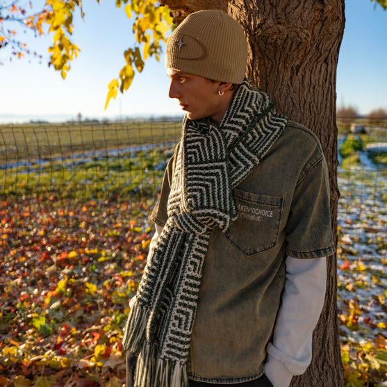 

Spellbound - Scarf
18