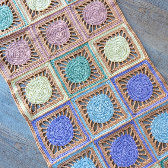 

Egg Stravagant - Table Runner
9