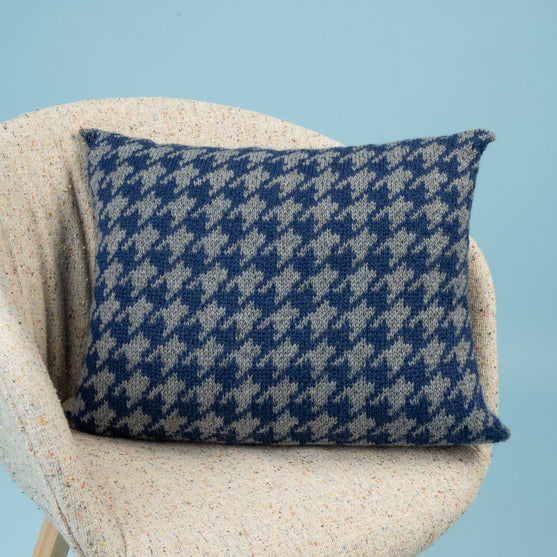 

Island - Pillow with houndstooth pattern
1
