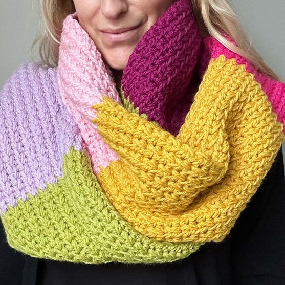 

Frosty Feather - Scarf
3