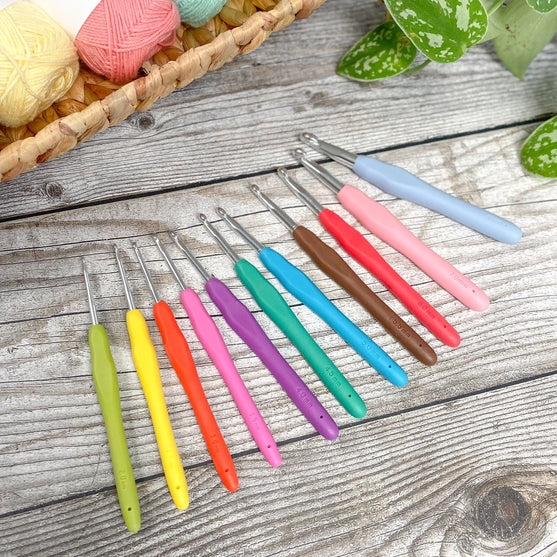 

Easy Touch Crochet Hook Set - 11 sizes - Hobbii
13