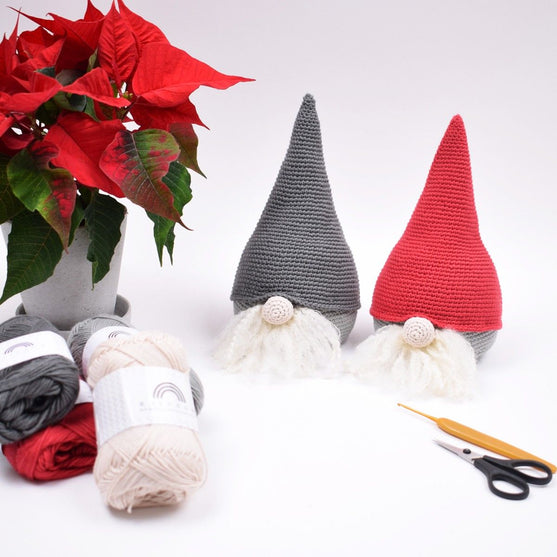 

Shy gnome with Christmas hat - big
1