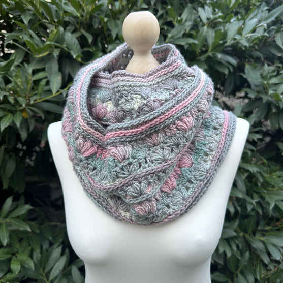 

Amarië - Infinity Cowl
3