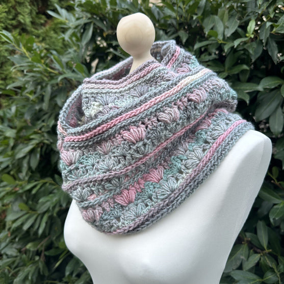 

Amarië - Infinity Cowl
4