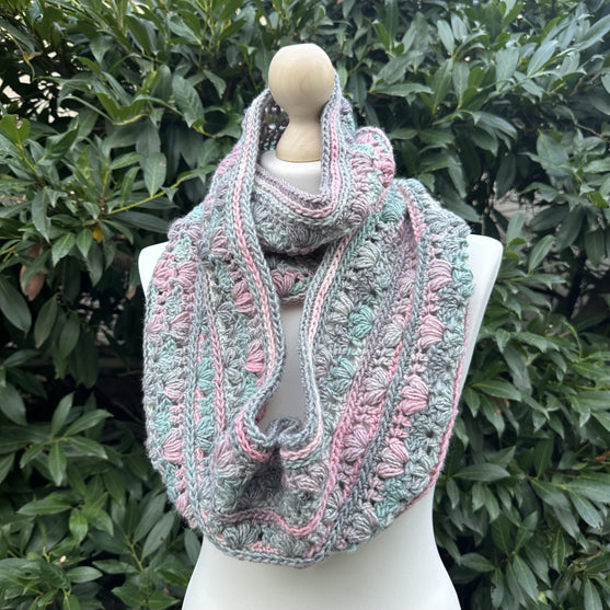 

Amarië - Infinity Cowl
1