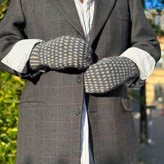 

River Stone - Mittens
7