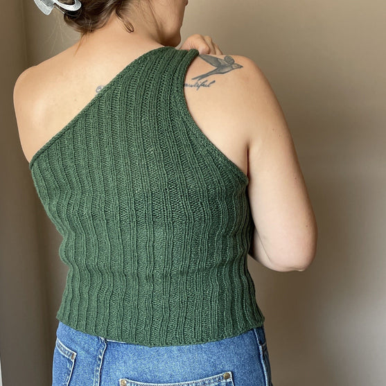 

Easy One Shoulder Top
3