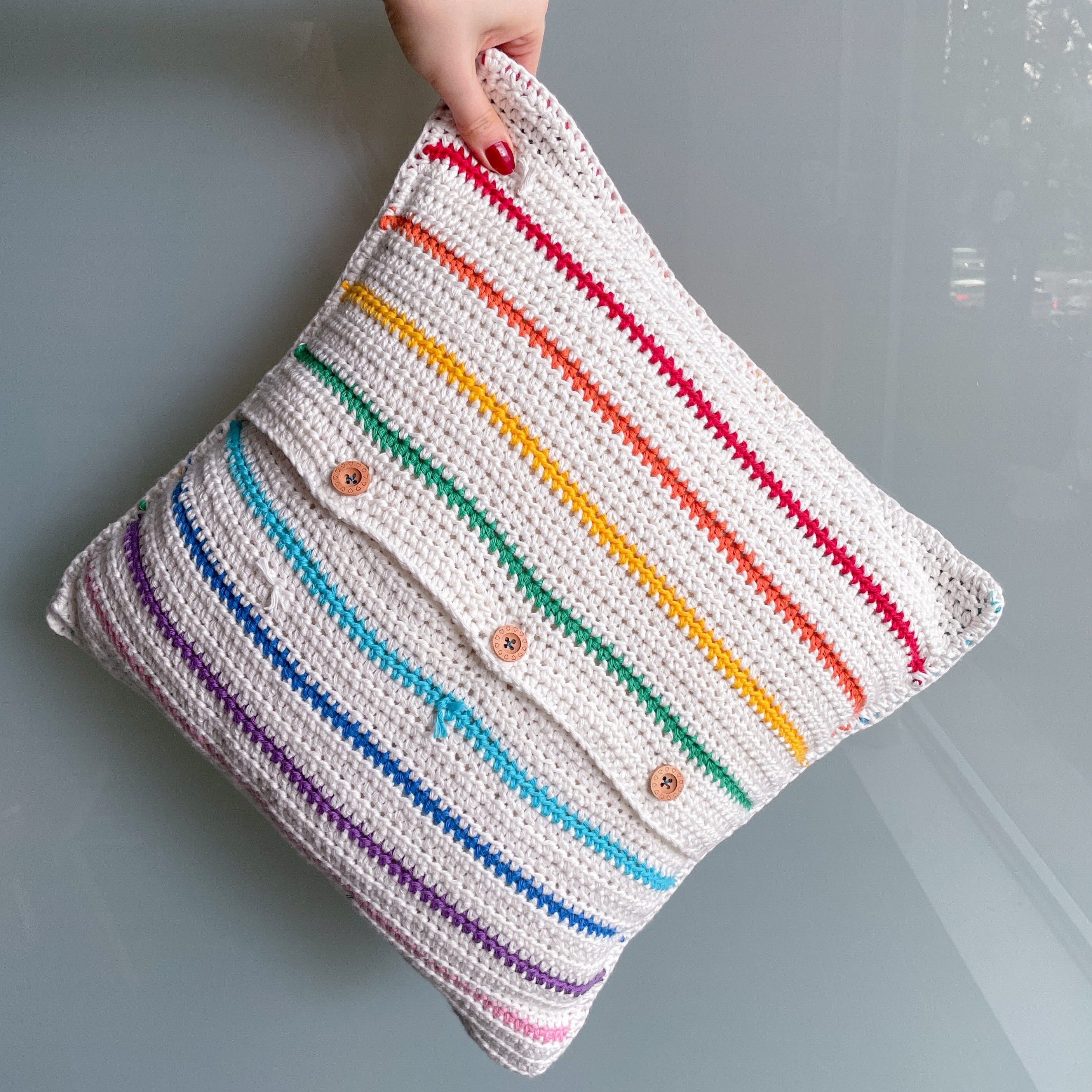 Woven Rainbow Pillow – Hobbii