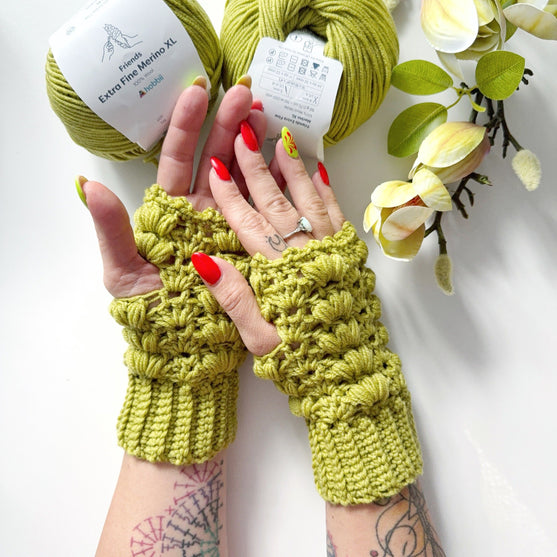 

Amarië - Fingerless Gloves
5