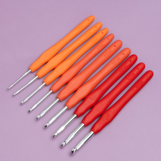 

Easy Touch Crochet Hook Set - Berry - 9 sizes - Hobbii
9