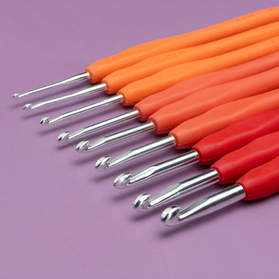 

Easy Touch Crochet Hook Set - Berry - 9 sizes - Hobbii
7