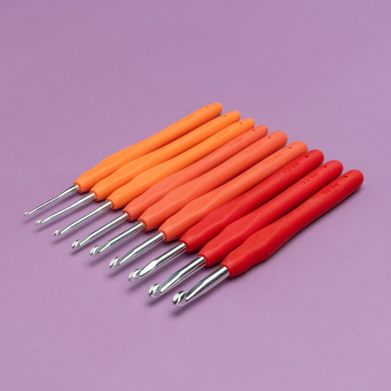 

Easy Touch Crochet Hook Set - Berry - 9 sizes - Hobbii
5