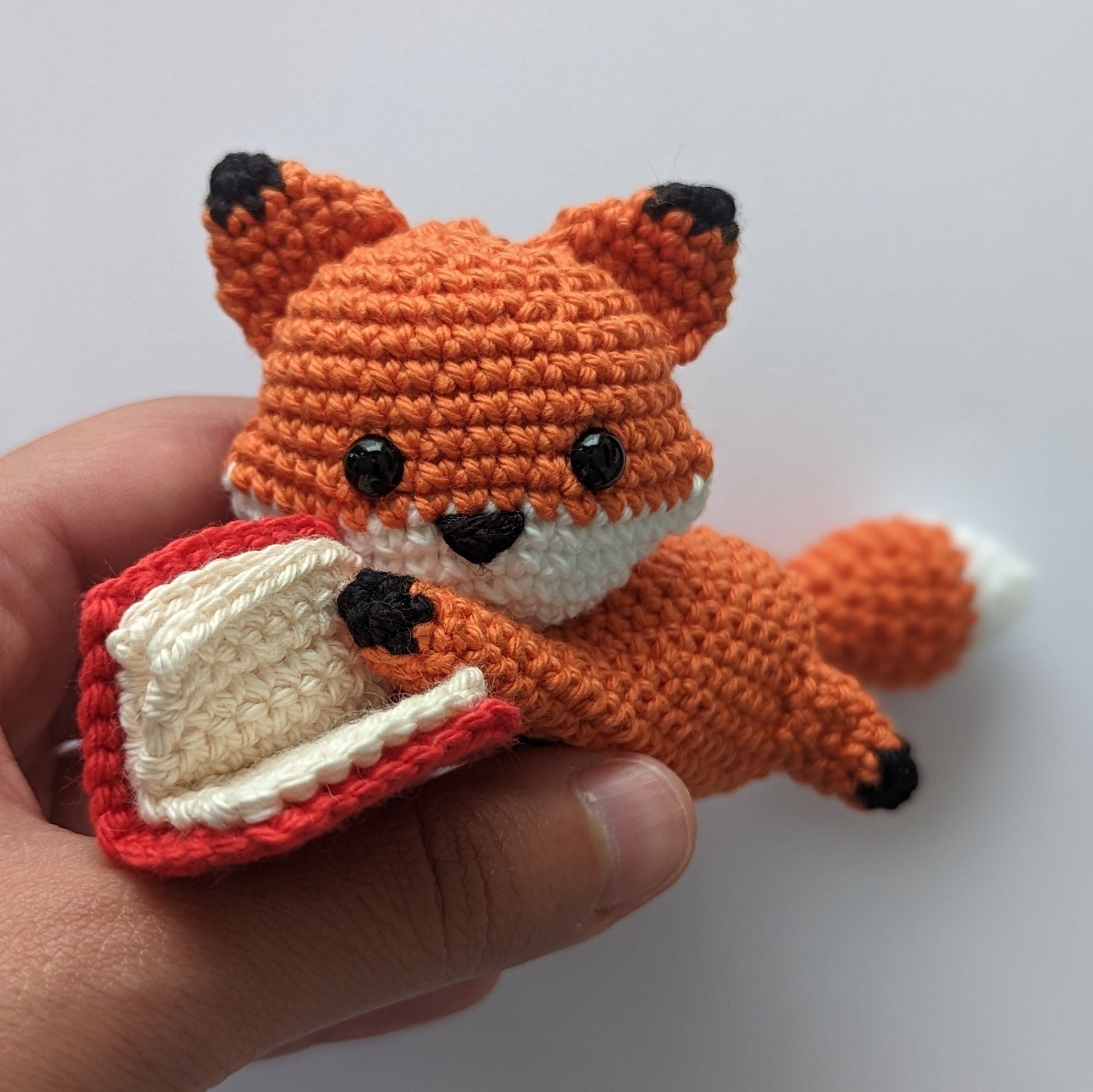Paige - The Reading Fox – Hobbii
