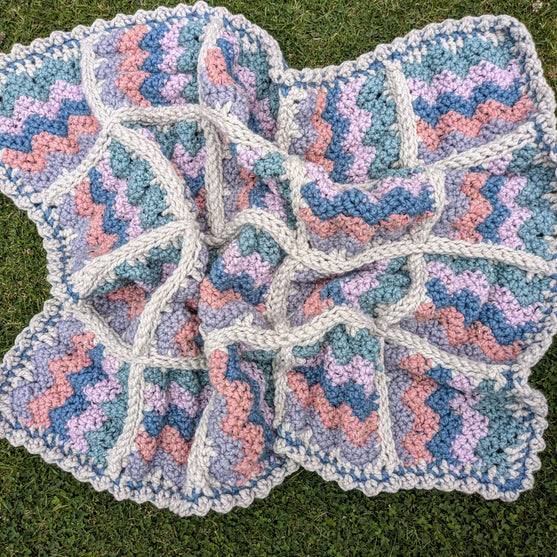 

Sunset Waves - Throw
2