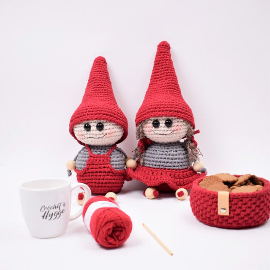 

The teasing elves Siv and Nælde
1