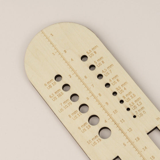 

Sock Ruler with Needle Gauge - Hobbii
5