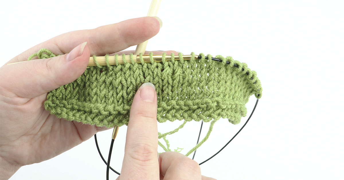 Yarn for Crocheting, Crochet Yarn, Easy Yarn, Beginners Yarn for Crocheting  with Easy-to-See Stitches, Stitch Marker, and Elbow Needle Cotton Yarn for