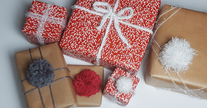 Box with a gift, wrapping paper, scissors, twine. table ideas for